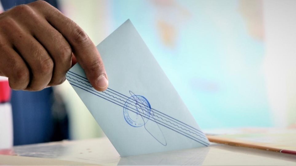 Δημοσκόπηση: Ισχυροποιείται το ΚΙΝΑΛ, διατηρεί τη διψήφια διαφορά έναντι του ΣΥΡΙΖΑ η ΝΔ