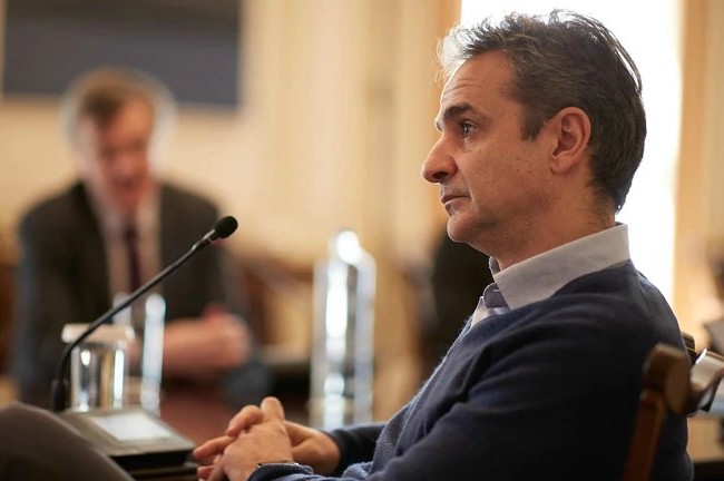 Το παρασκήνιο πίσω από την απόφαση Μητσοτάκη να ανάψει «πράσινο» φως στα νέα μέτρα