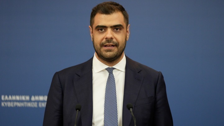 Κόντρα κυβέρνησης - ΠΑΣΟΚ για το μεταναστευτικό 