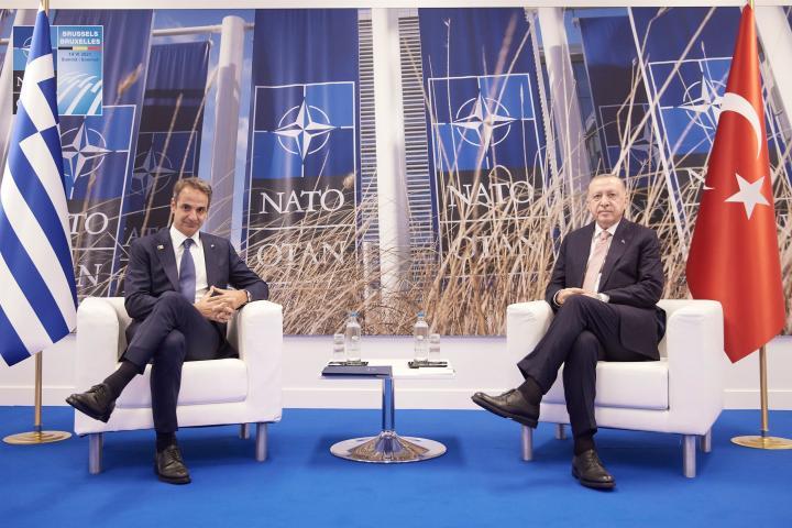 Οριστικοποιήθηκε το τετ-α-τετ Μητσοτάκη με Ερντογάν στην Σύνοδο Κορυφής του ΝΑΤΟ 