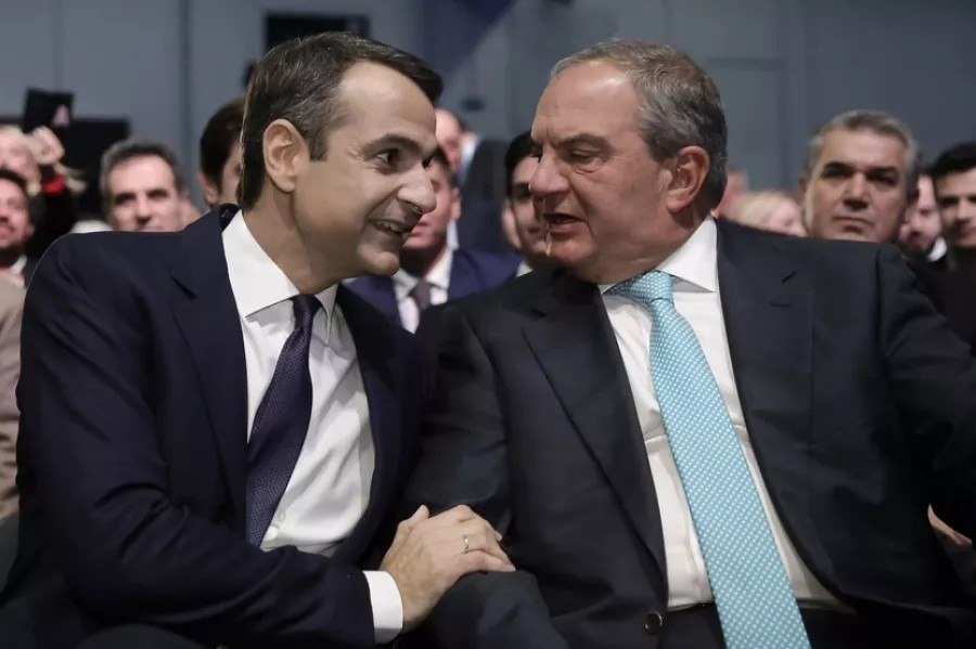 Ποιοι ενοχλήθηκαν εντός ΝΔ από τα "πυρά" Μητσοτάκη σε Καραμανλή