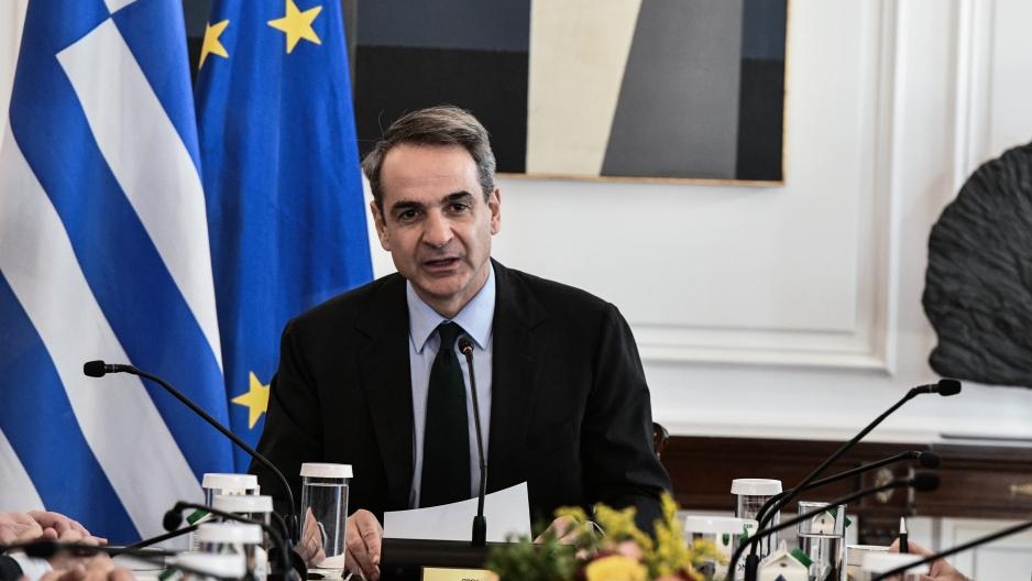 Μητσοτάκης στο υπουργικό: «Στόχοι μας οι καλύτεροι μισθοί και η καλύτερη υγεία»