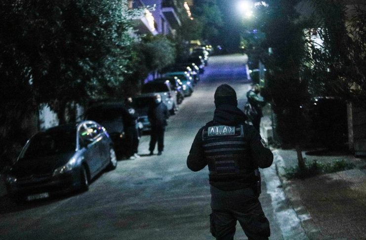 Έγκλημα στη Δάφνη: Σε διαθεσιμότητα οι αστυνομικοί που κλήθηκαν, αλλά δεν επελήφθησαν για την κακοποίηση της 32χρονης
